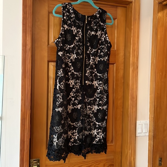 LACE  DRESS - Picture 4 of 7